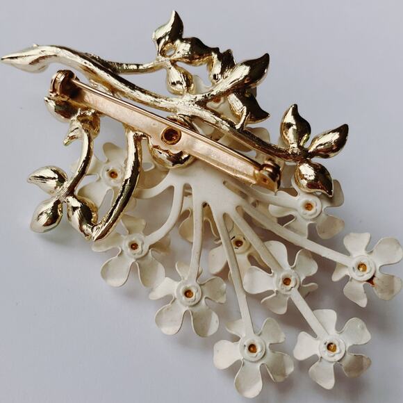 VTG Mid Century Enamel Dogwood Brooch Rhinestones Flowers Gold Tone Floral Pin - Picture 10 of 10